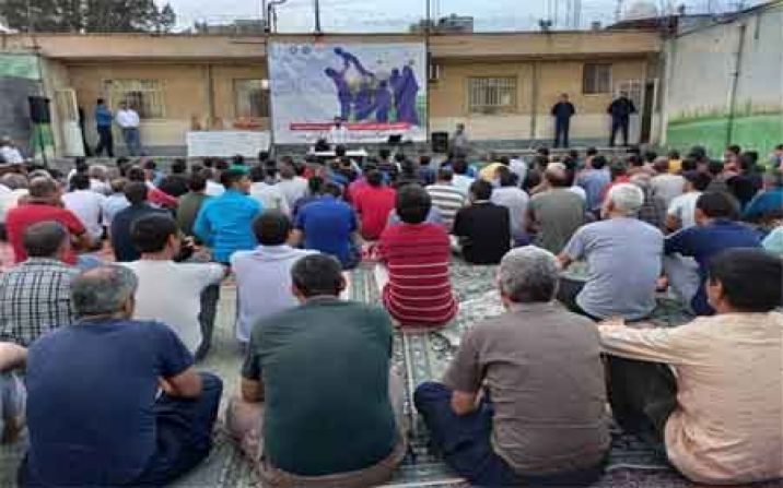 بیماران کمپ اجباری ماده ۱۶ بهزیستی قم بهبودی خود را جشن گرفتند بیماران کمپ اجباری ماده ۱۶ بهزیستی قم بهبودی خود را جشن گرفتند